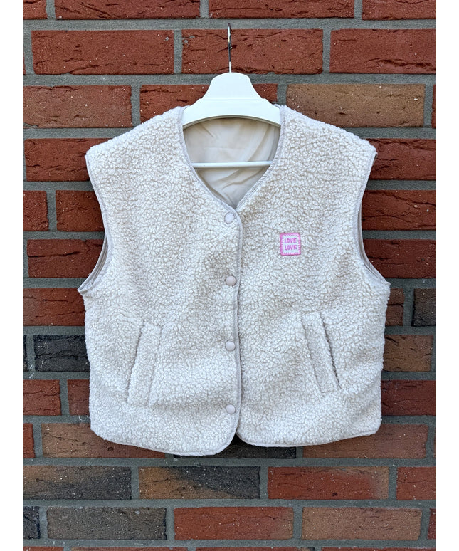 Teddy Weste mit Love Patch | Creme