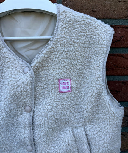 Teddy Weste mit Love Patch | Creme
