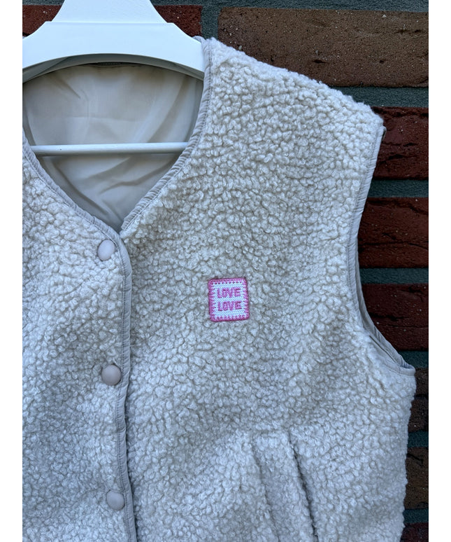 Teddy Weste mit Love Patch | Creme