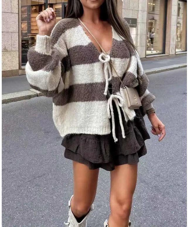 Strickjacke mit Schleifen | gestreift | braun/weiß